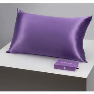 BLISSY 100% Mulberry Silk pillowcase. NEW IN BOX. NEVER USED. Orchid Violet.